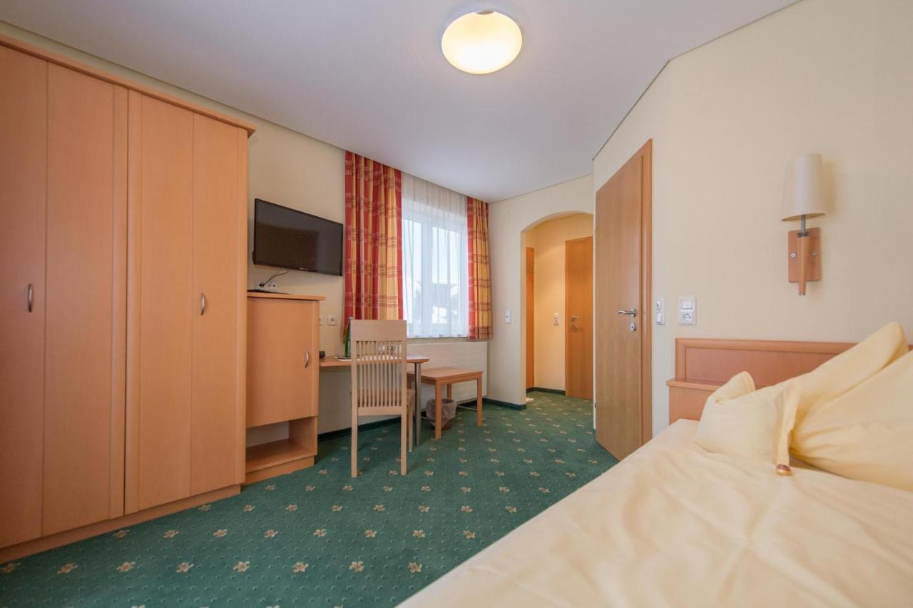 Pension Elisabeth Russbach am Pass Gschütt Rom bilde